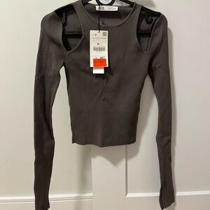 ZARA long sleeve
Small size 
Never worn with tags